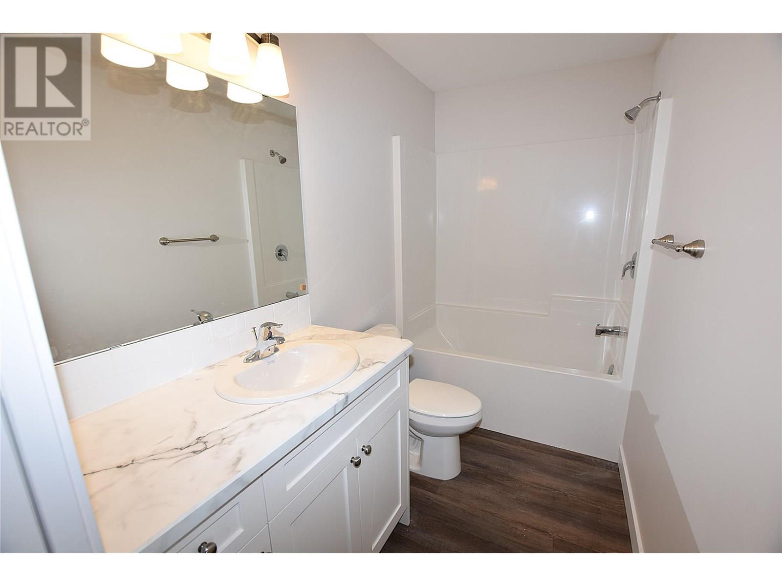 Full 4 piece bath - 57 Antoine Road Unit# 9, Vernon, BC