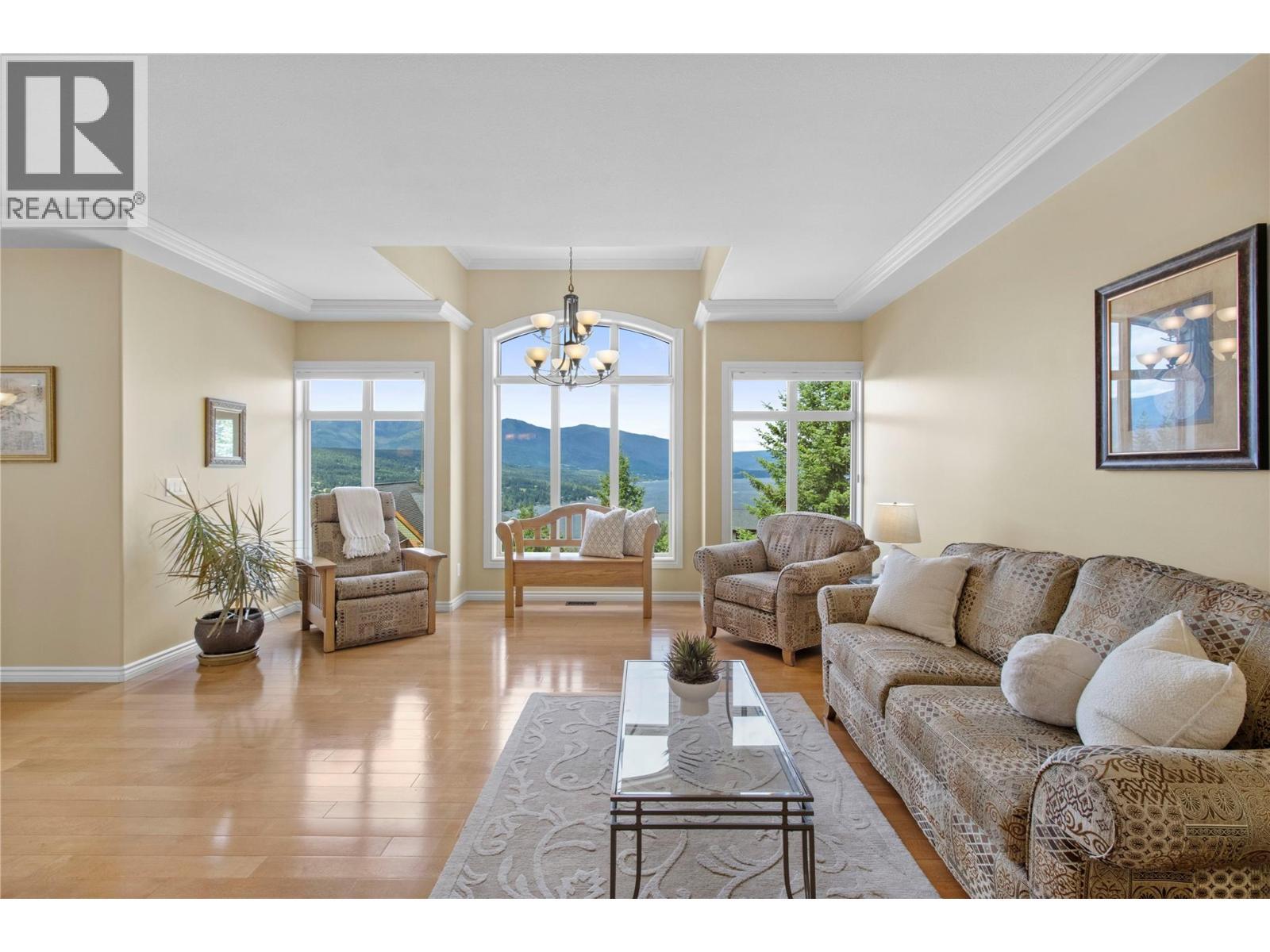 3659 Mcbride Road, Blind Bay, BC - Indoor Photo Showing Living Room