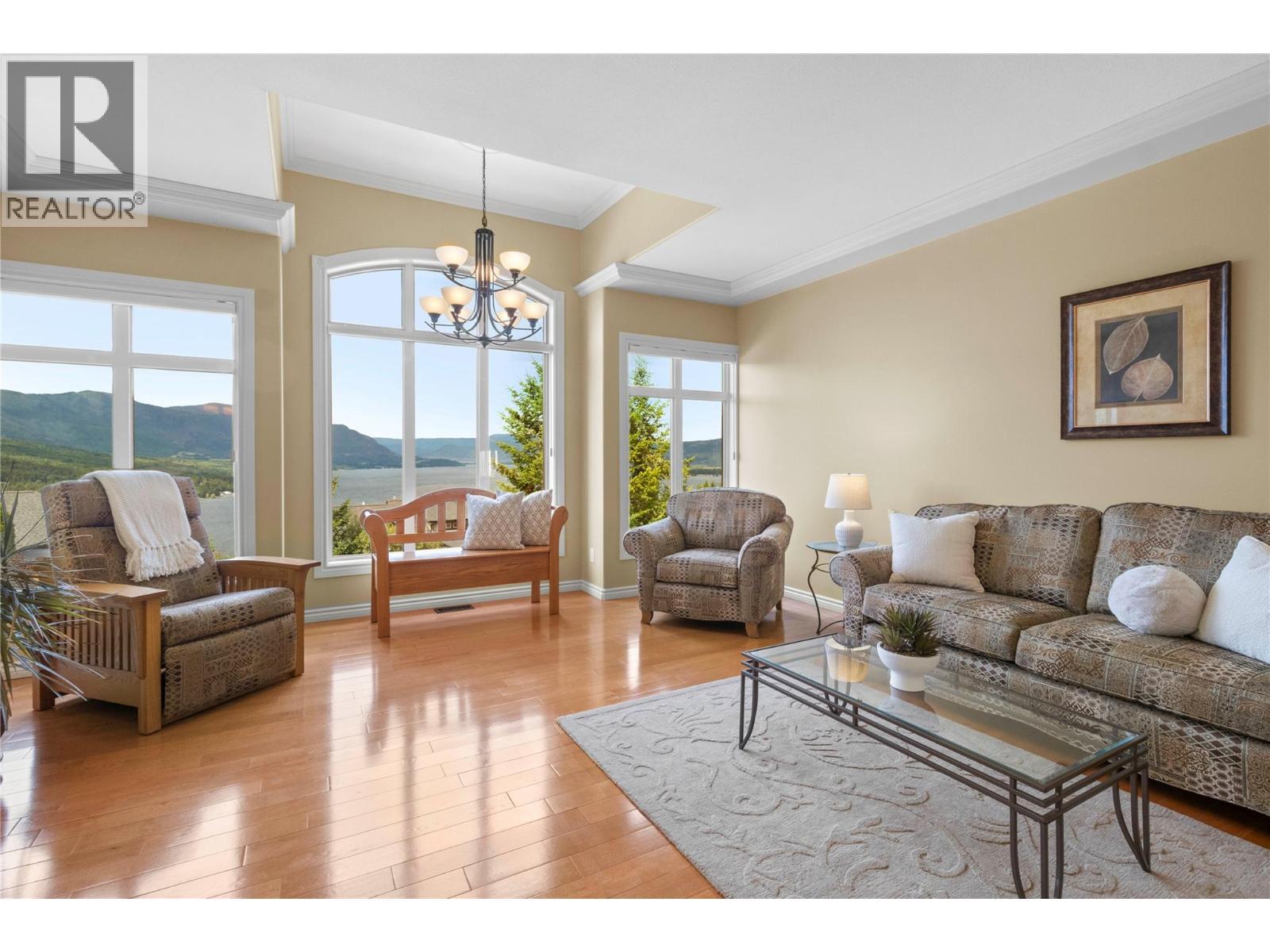 3659 Mcbride Road, Blind Bay, BC - Indoor Photo Showing Living Room