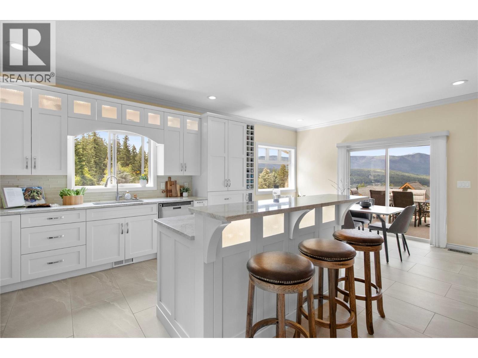 3659 Mcbride Road, Blind Bay, BC - Indoor