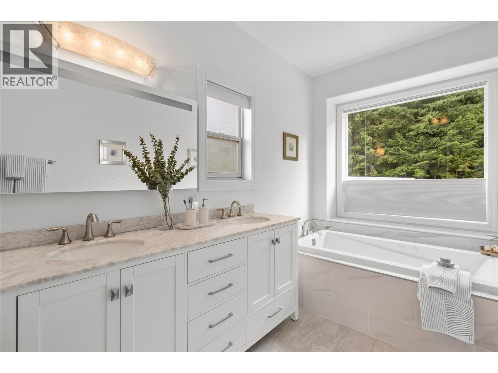 3659 Mcbride Road, Blind Bay, BC - Indoor Photo Showing Bathroom