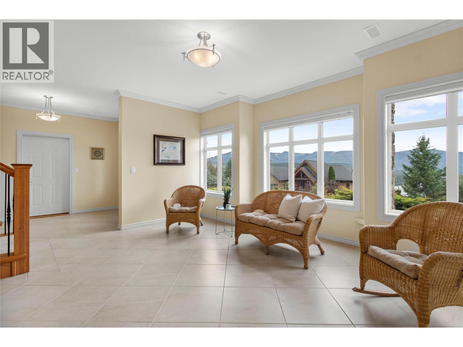 3659 Mcbride Road, Blind Bay, BC - Indoor Photo Showing Living Room