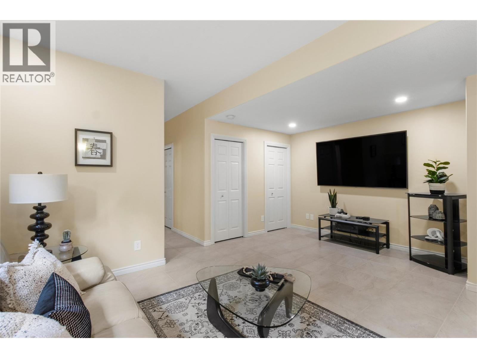 3659 Mcbride Road, Blind Bay, BC - Indoor