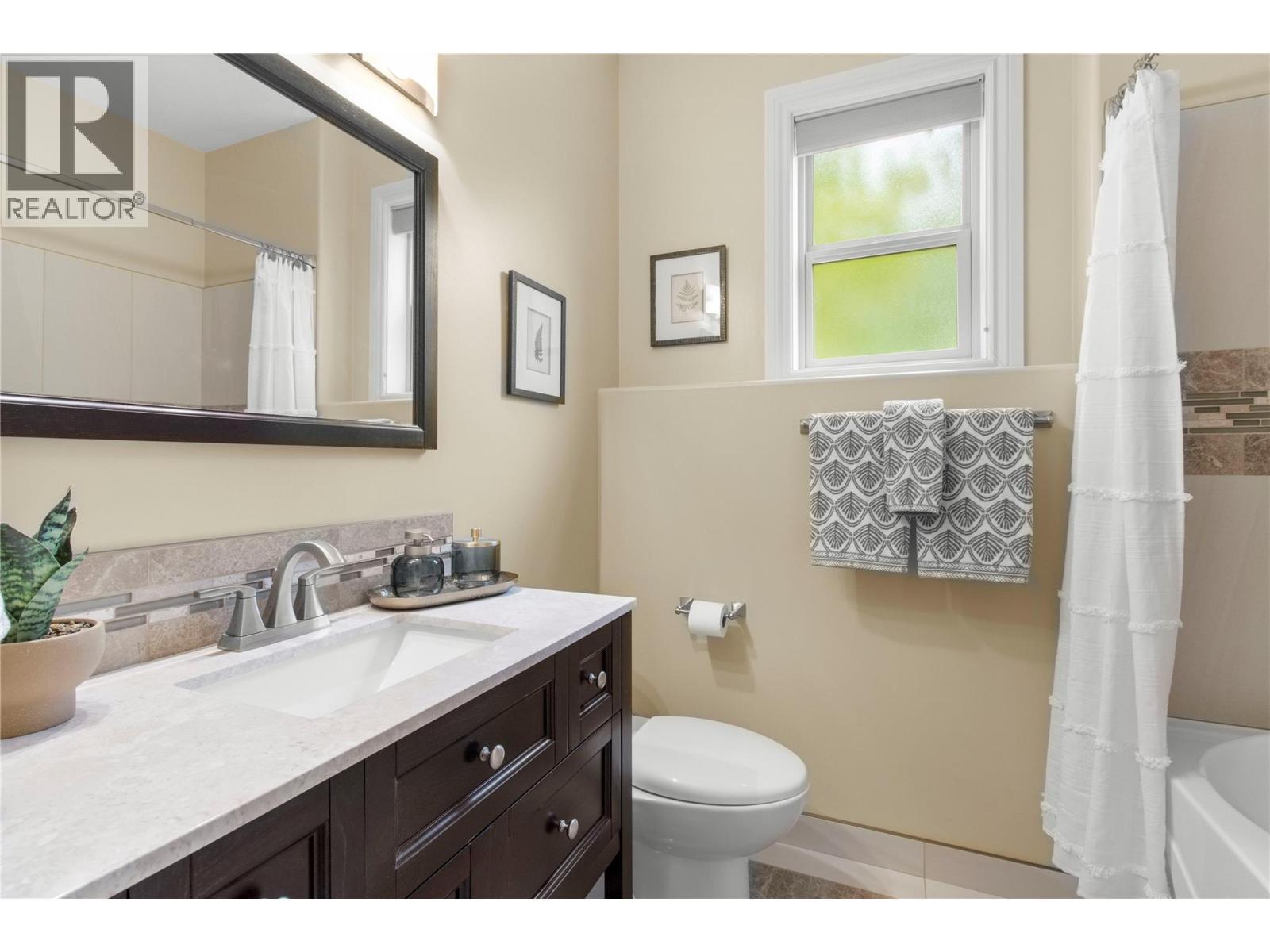 3659 Mcbride Road, Blind Bay, BC - Indoor Photo Showing Bathroom