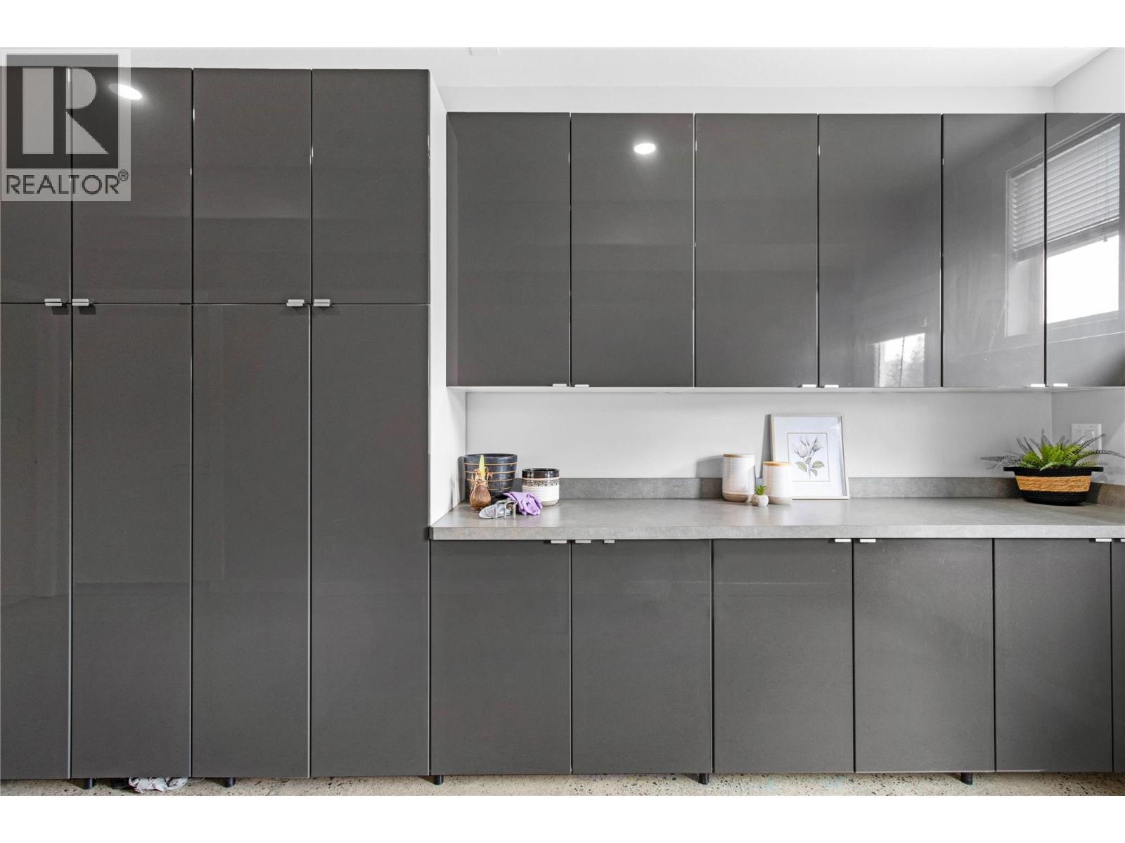 3659 Mcbride Road, Blind Bay, BC - Indoor