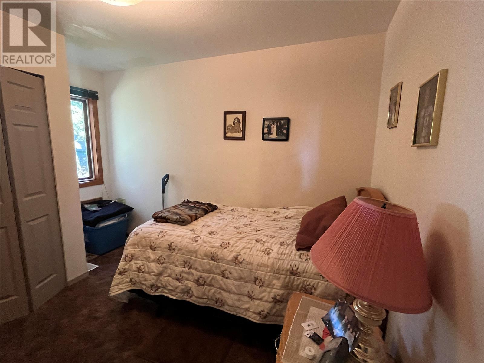 main floor bedroom - 645 Badger Road, Tappen, BC