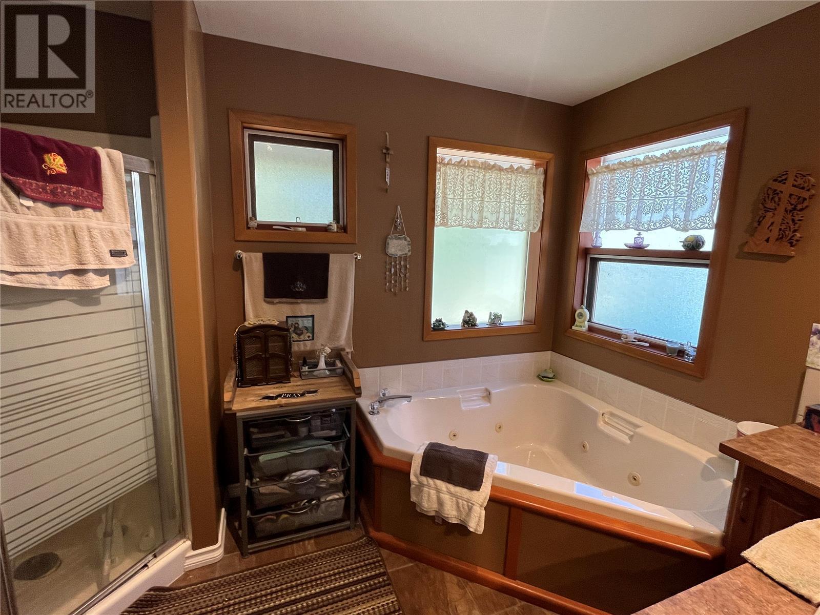 ensuite - 645 Badger Road, Tappen, BC