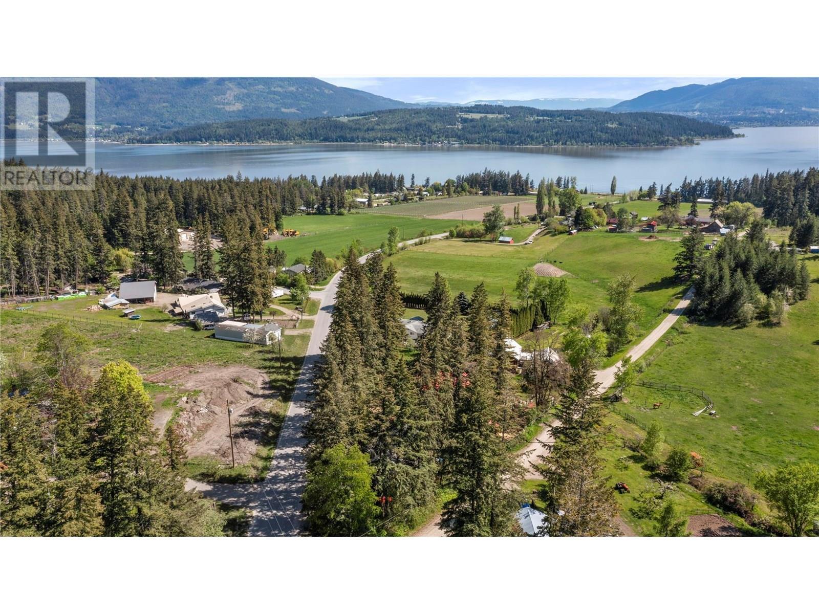 645 Badger Road, Tappen, BC