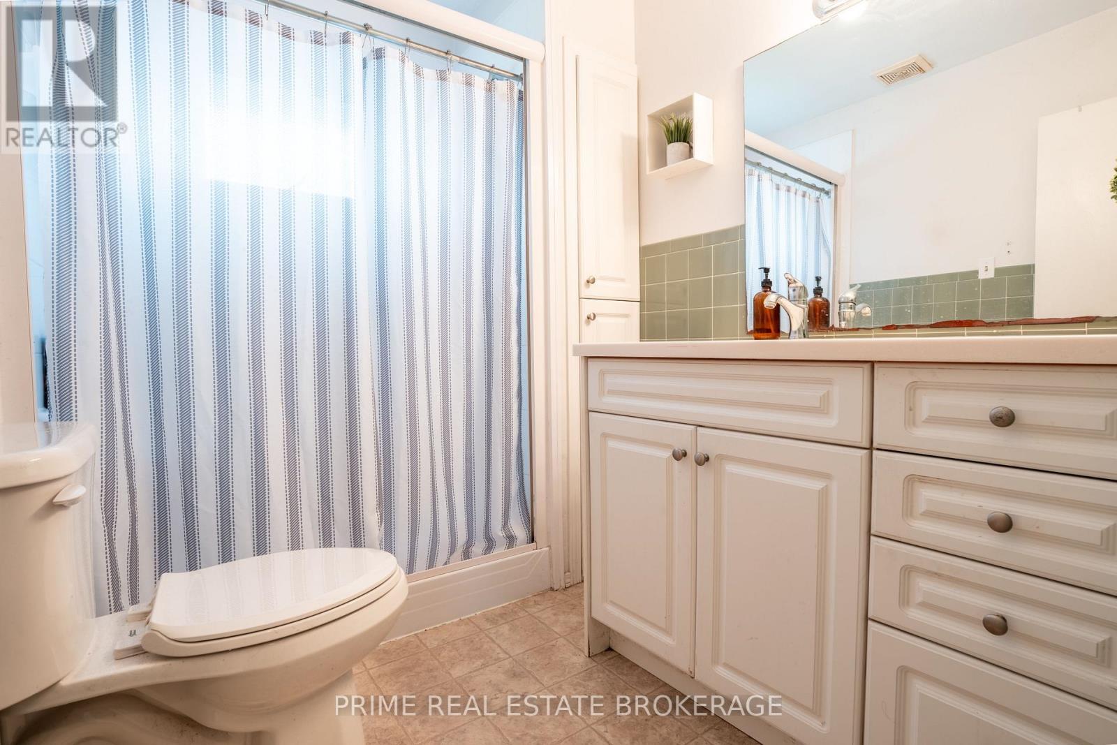36 Orchard Street, South Huron (Exeter), ON - Indoor Photo Showing Bathroom