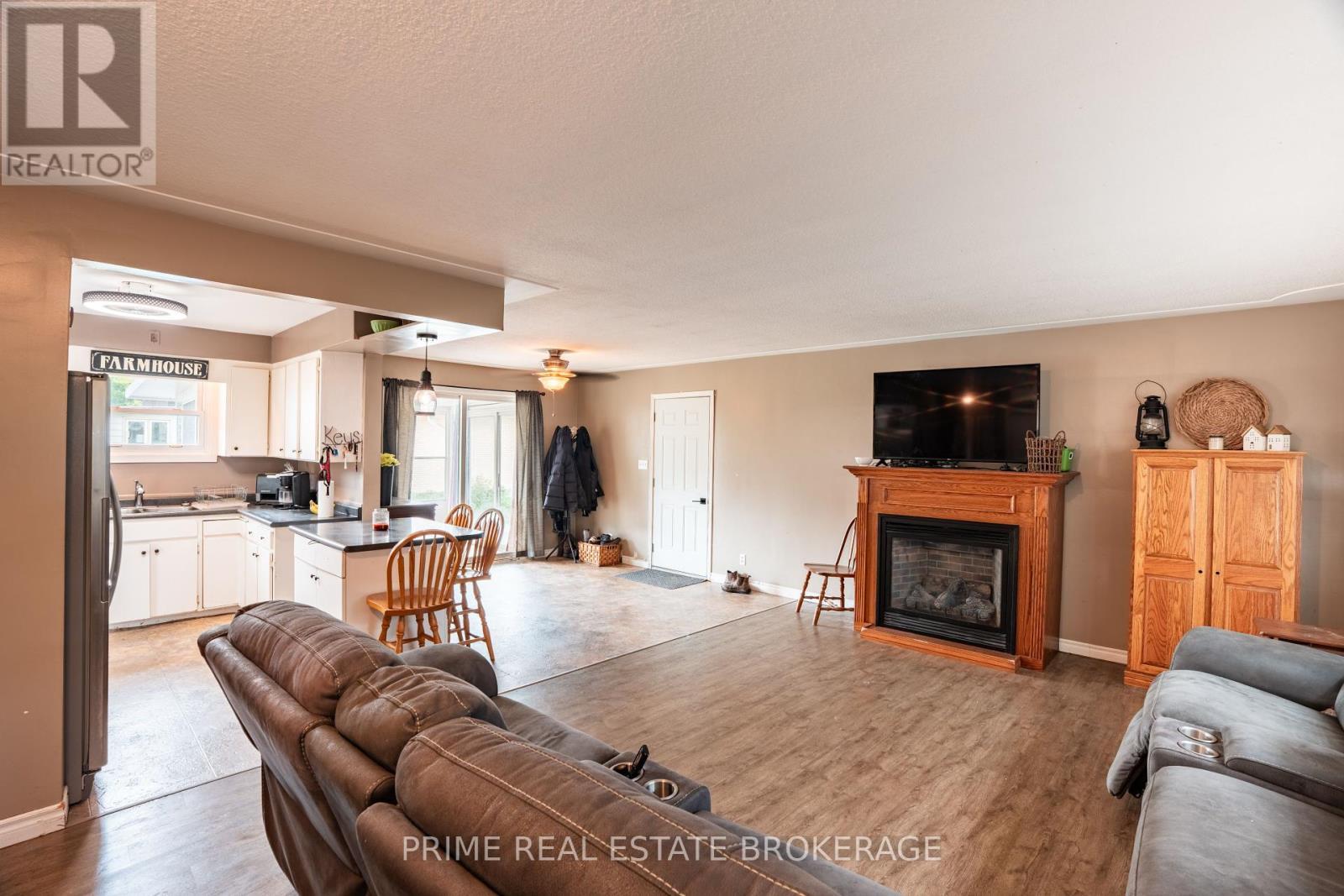 36 Orchard Street, South Huron (Exeter), ON - Indoor Photo Showing Living Room With Fireplace