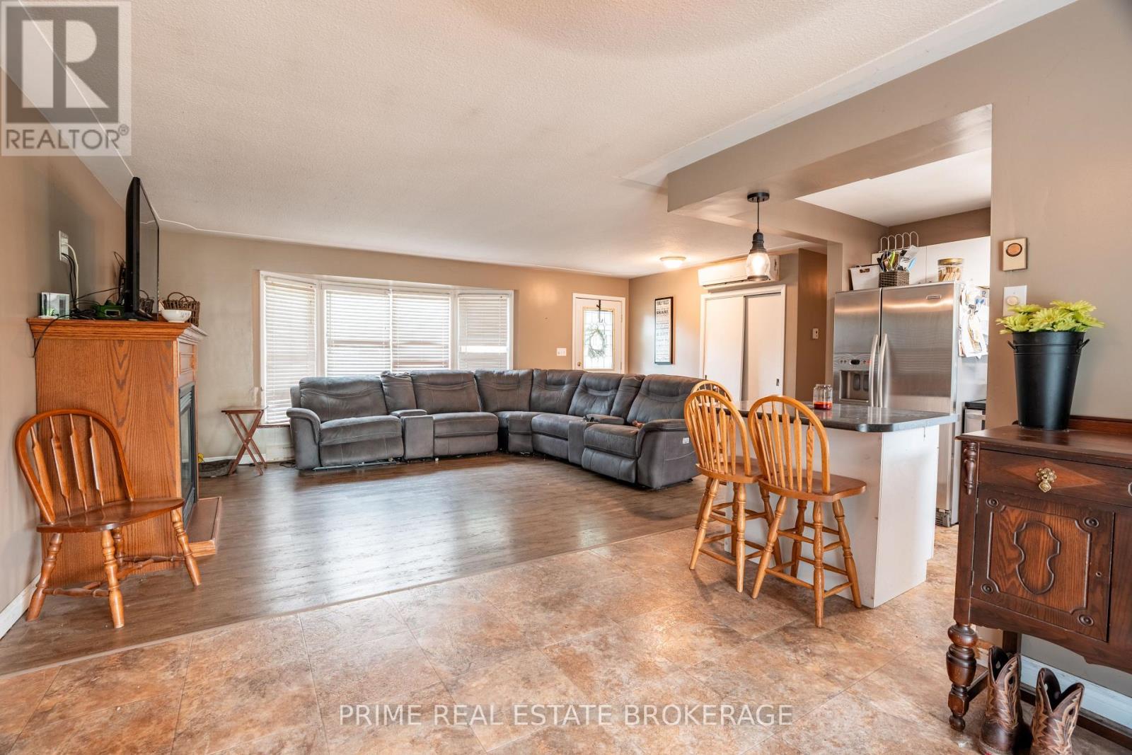 36 Orchard Street, South Huron (Exeter), ON - Indoor Photo Showing Living Room