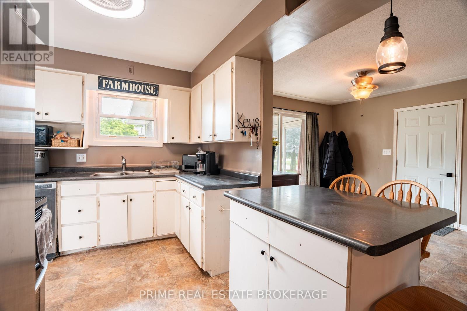 36 Orchard Street, South Huron (Exeter), ON - Indoor Photo Showing Kitchen With Double Sink