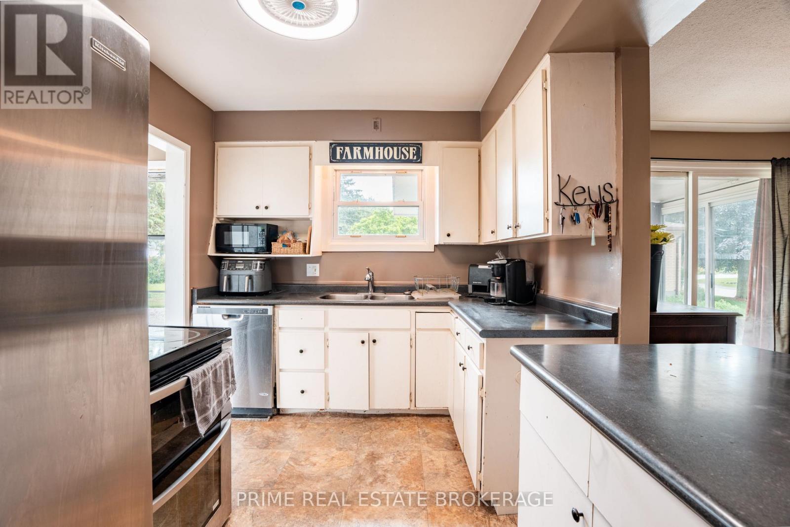 36 Orchard Street, South Huron (Exeter), ON - Indoor Photo Showing Kitchen With Double Sink