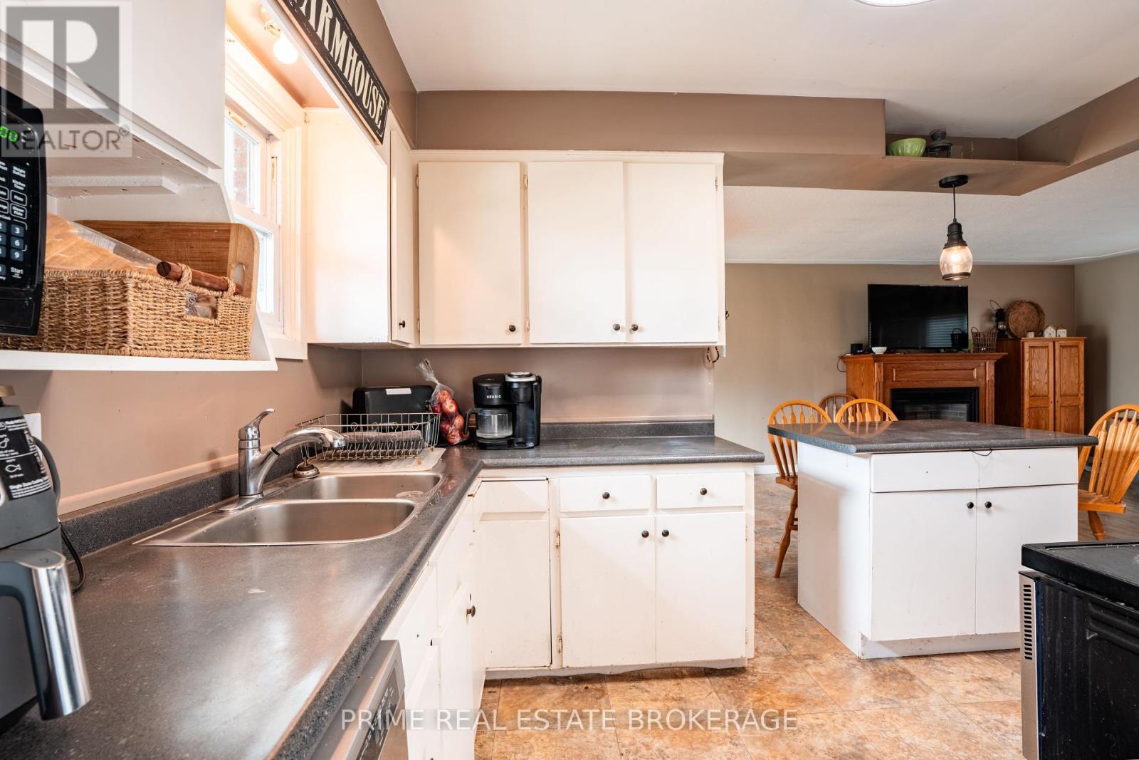 36 Orchard Street, South Huron (Exeter), ON - Indoor Photo Showing Kitchen With Double Sink