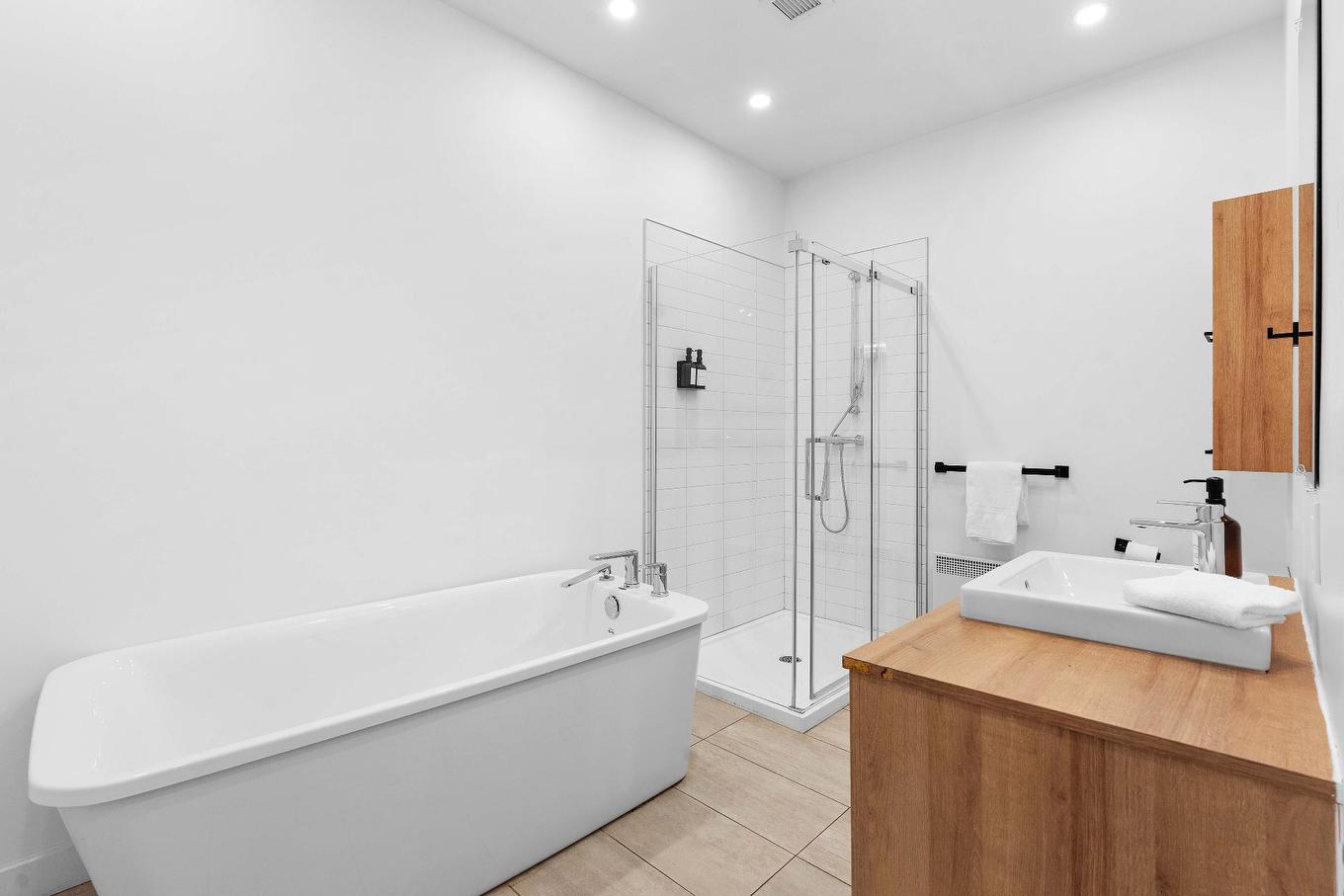 Bathroom - 802-1365 Ch. Royal, Saint-Pierre-De-L'Île-D'Orléans, QC - Indoor Photo Showing Bathroom