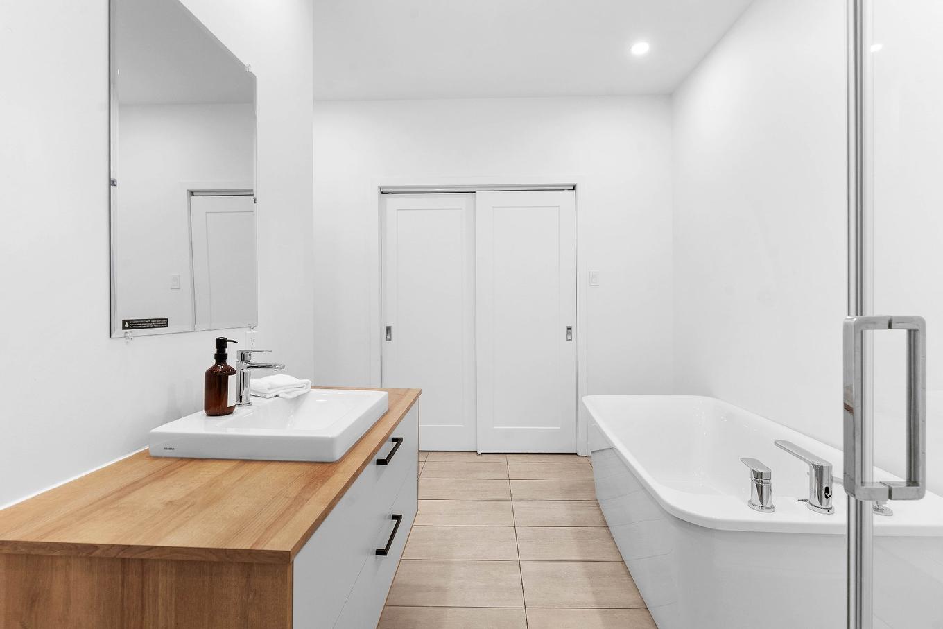 Bathroom - 802-1365 Ch. Royal, Saint-Pierre-De-L'Île-D'Orléans, QC - Indoor Photo Showing Bathroom