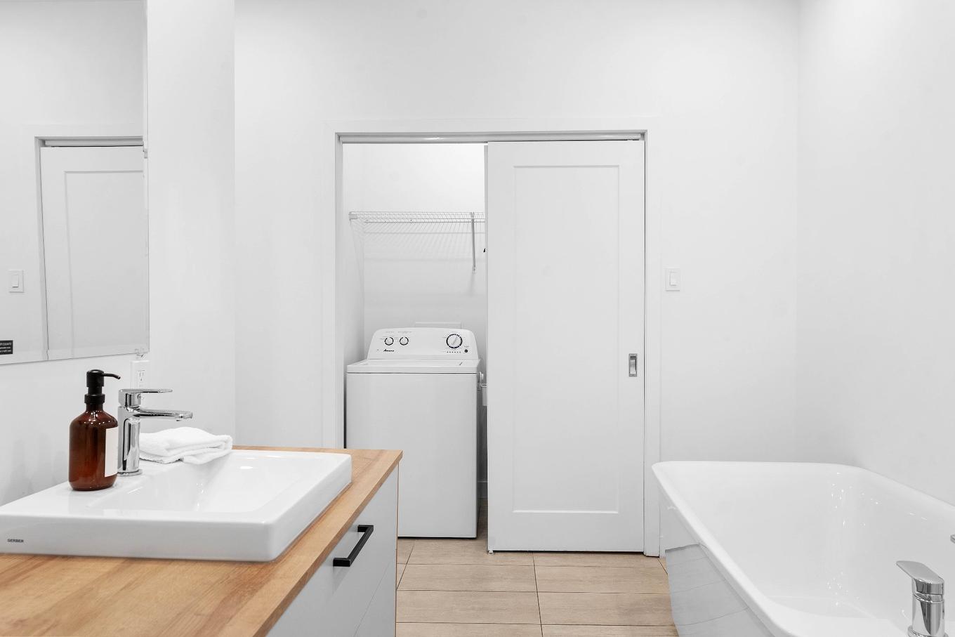 Bathroom - 802-1365 Ch. Royal, Saint-Pierre-De-L'Île-D'Orléans, QC - Indoor