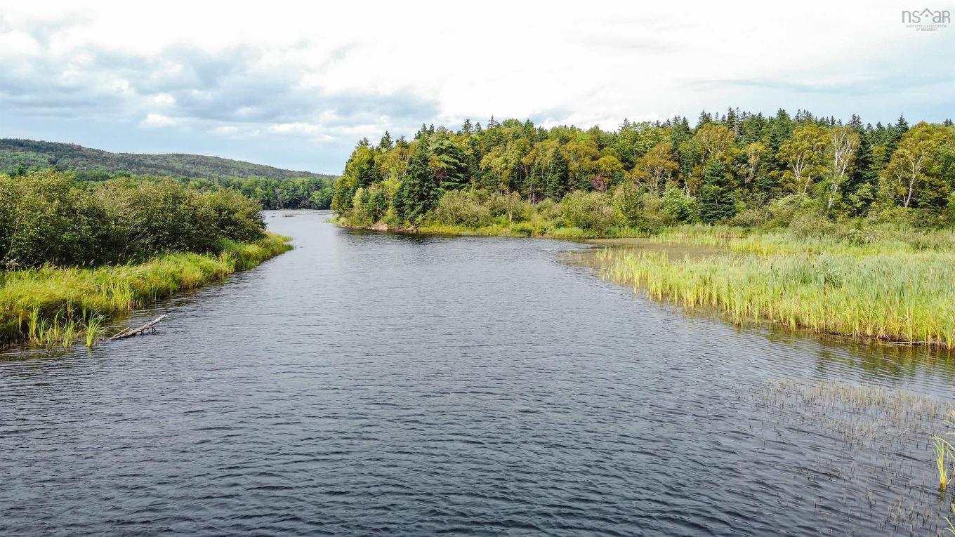 2002-2 Kings Road, Howie Centre, NS