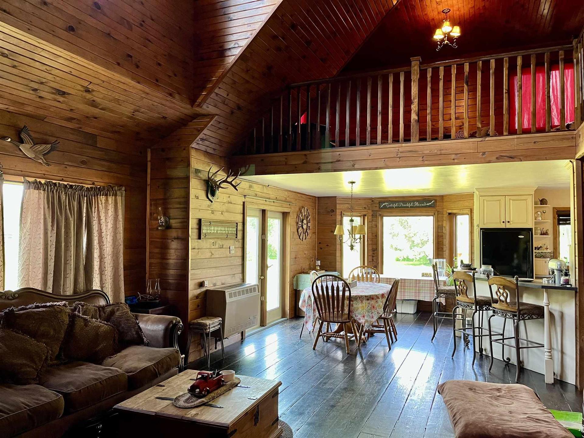 619 Cameron Road, Stratton, ON - Indoor Photo Showing Living Room