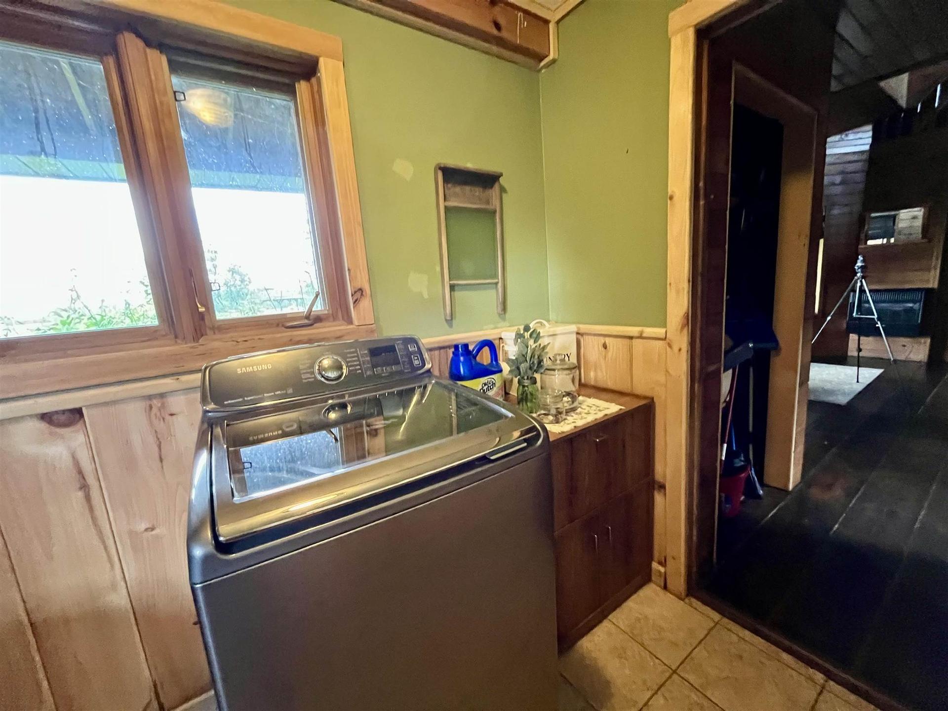 619 Cameron Road, Stratton, ON - Indoor Photo Showing Laundry Room