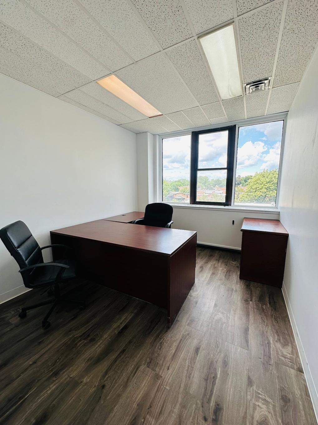 Office - 306-5253 Boul. Décarie, Montréal (Côte-Des-Neiges/Notre-Dame-De-Grâce), QC