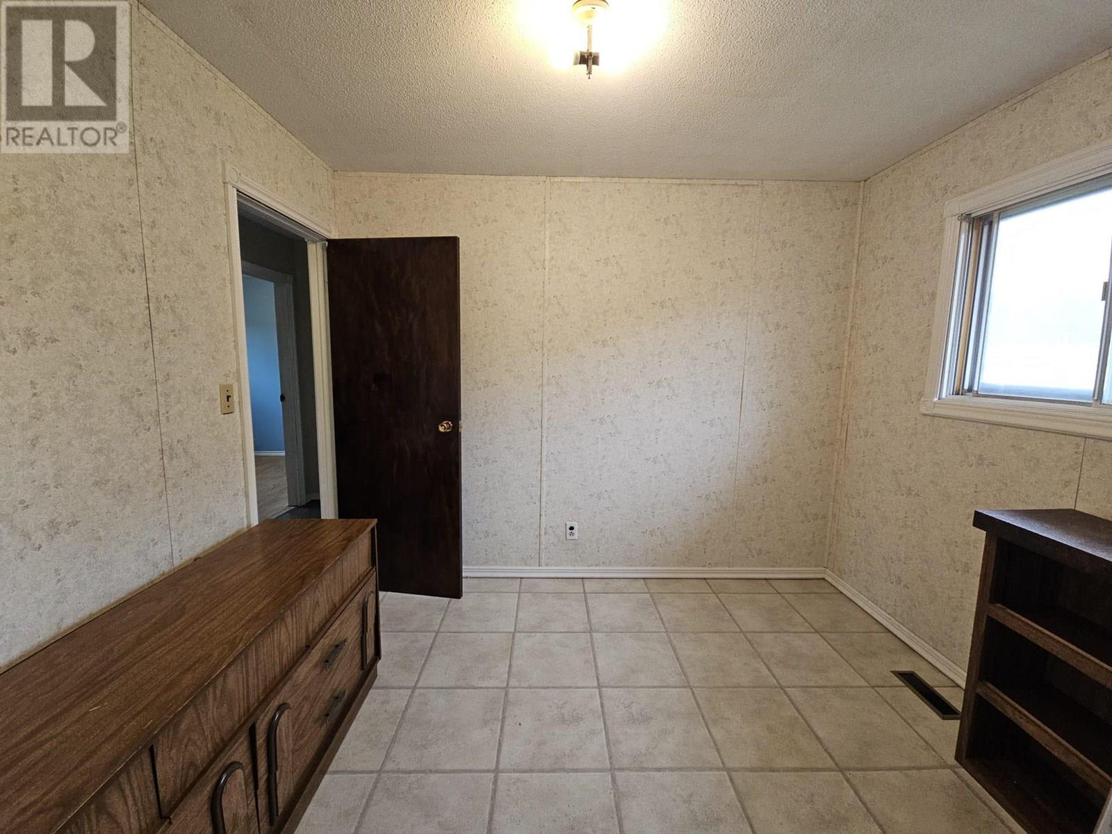 4756 Wabi Crescent, Chetwynd, BC - Indoor Photo Showing Other Room