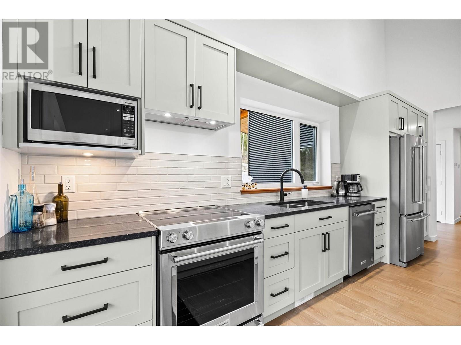 5600 Adams West Fs Road Unit# Lot 6, Adams Lake, BC - Indoor Photo Showing Kitchen With Double Sink With Upgraded Kitchen