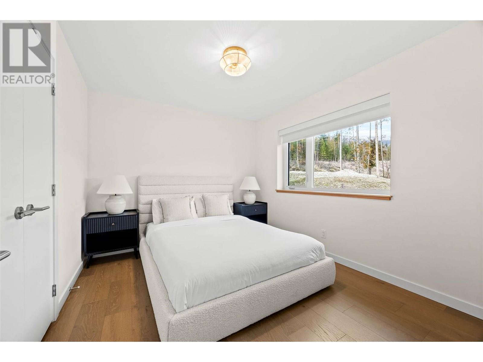 5600 Adams West Fs Road Unit# Lot 6, Adams Lake, BC - Indoor Photo Showing Bedroom