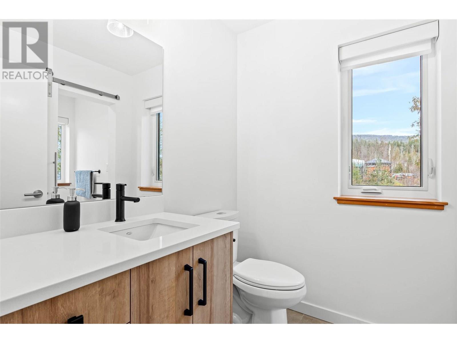 5600 Adams West Fs Road Unit# Lot 6, Adams Lake, BC - Indoor Photo Showing Bathroom