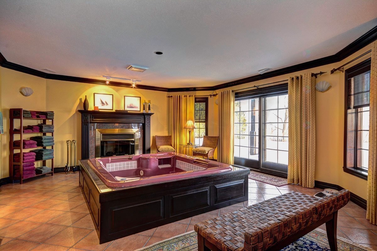 Spa - 1485 Rue Des Quatre-Saisons, Sainte-Adèle, QC - Indoor With Fireplace