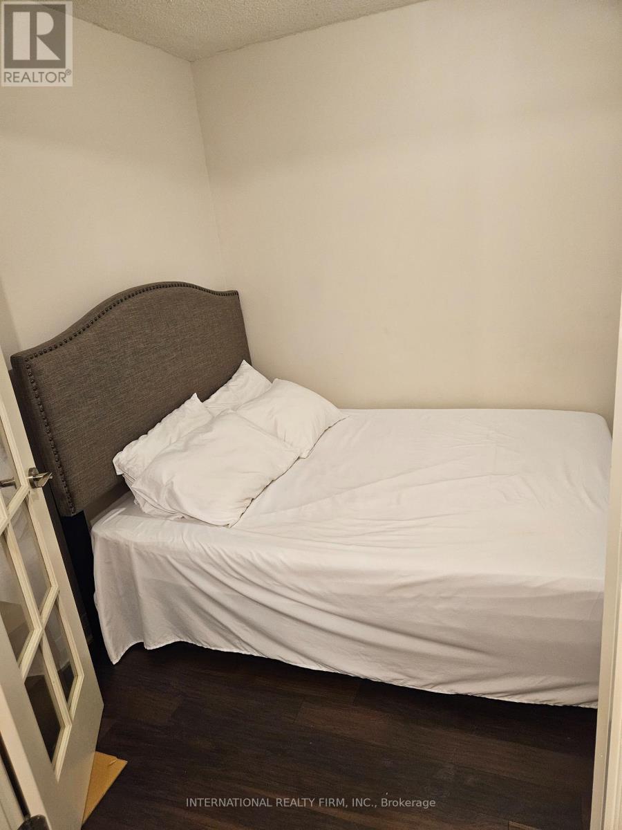 Den-2 - 1005 - 1 Valhalla Inn Road N, Toronto, ON - Indoor Photo Showing Bedroom