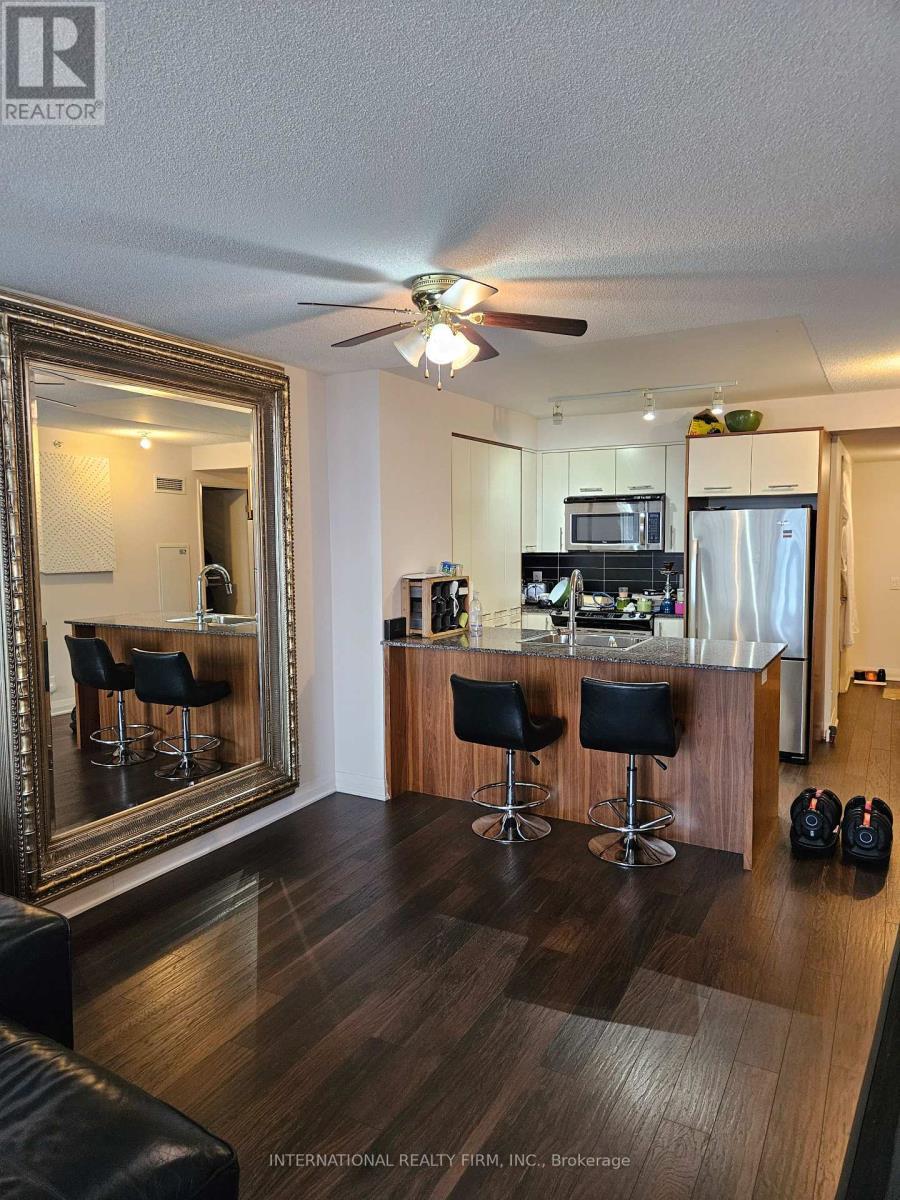 Living/Kitchen - 1005 - 1 Valhalla Inn Road N, Toronto, ON - Indoor