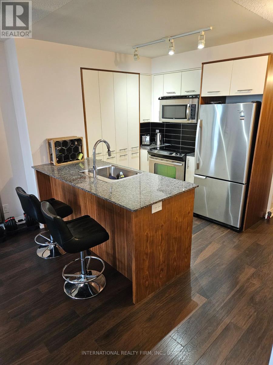 1005 - 1 Valhalla Inn Road N, Toronto, ON - Indoor Photo Showing Kitchen With Stainless Steel Kitchen With Double Sink