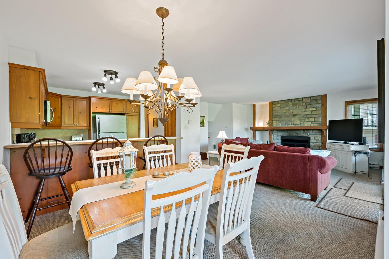 Salle à manger - 1-225 Rue Du Mont-Plaisant, Mont-Tremblant, QC - Indoor Photo Showing Dining Room