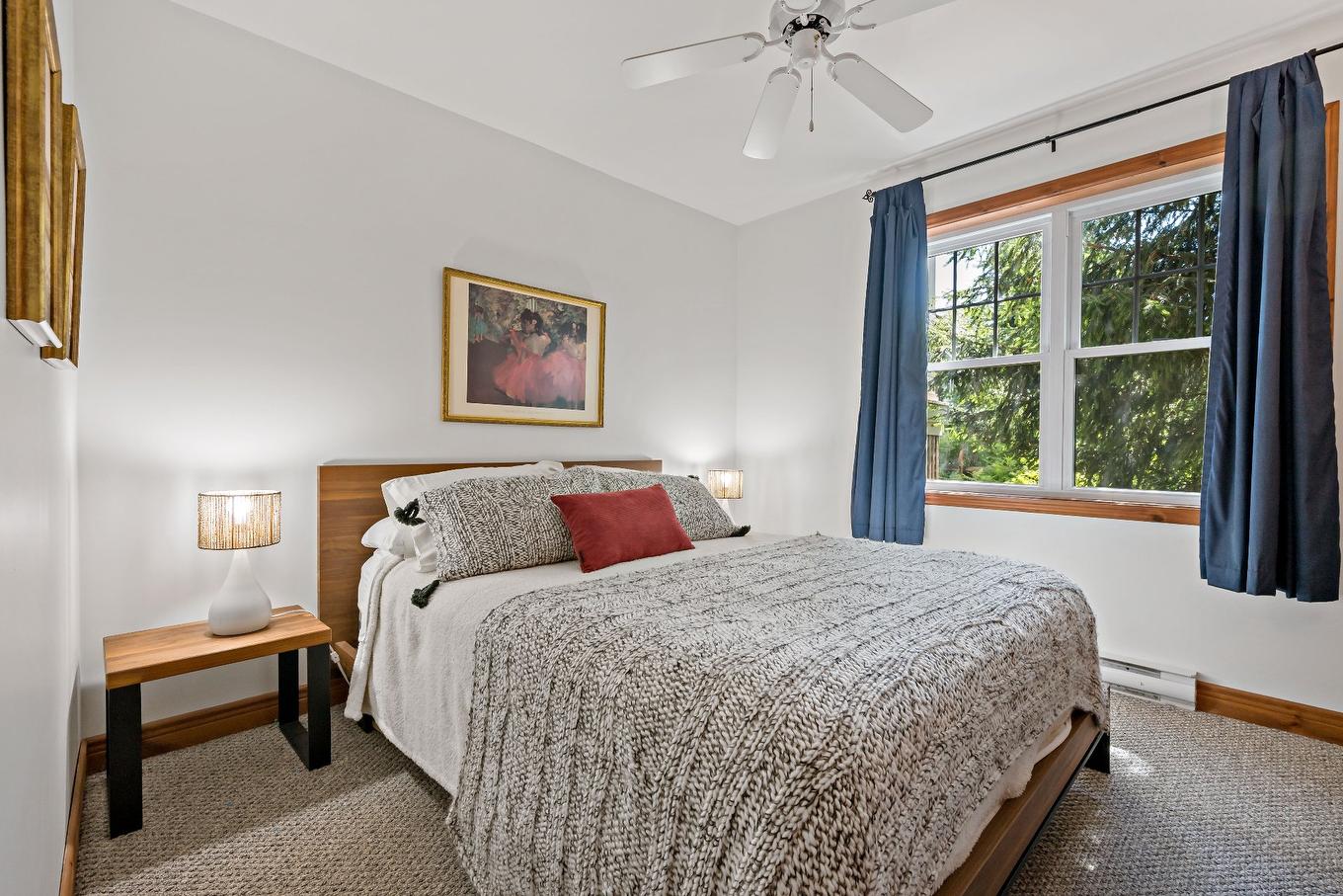 Chambre à coucher - 1-225 Rue Du Mont-Plaisant, Mont-Tremblant, QC - Indoor Photo Showing Bedroom