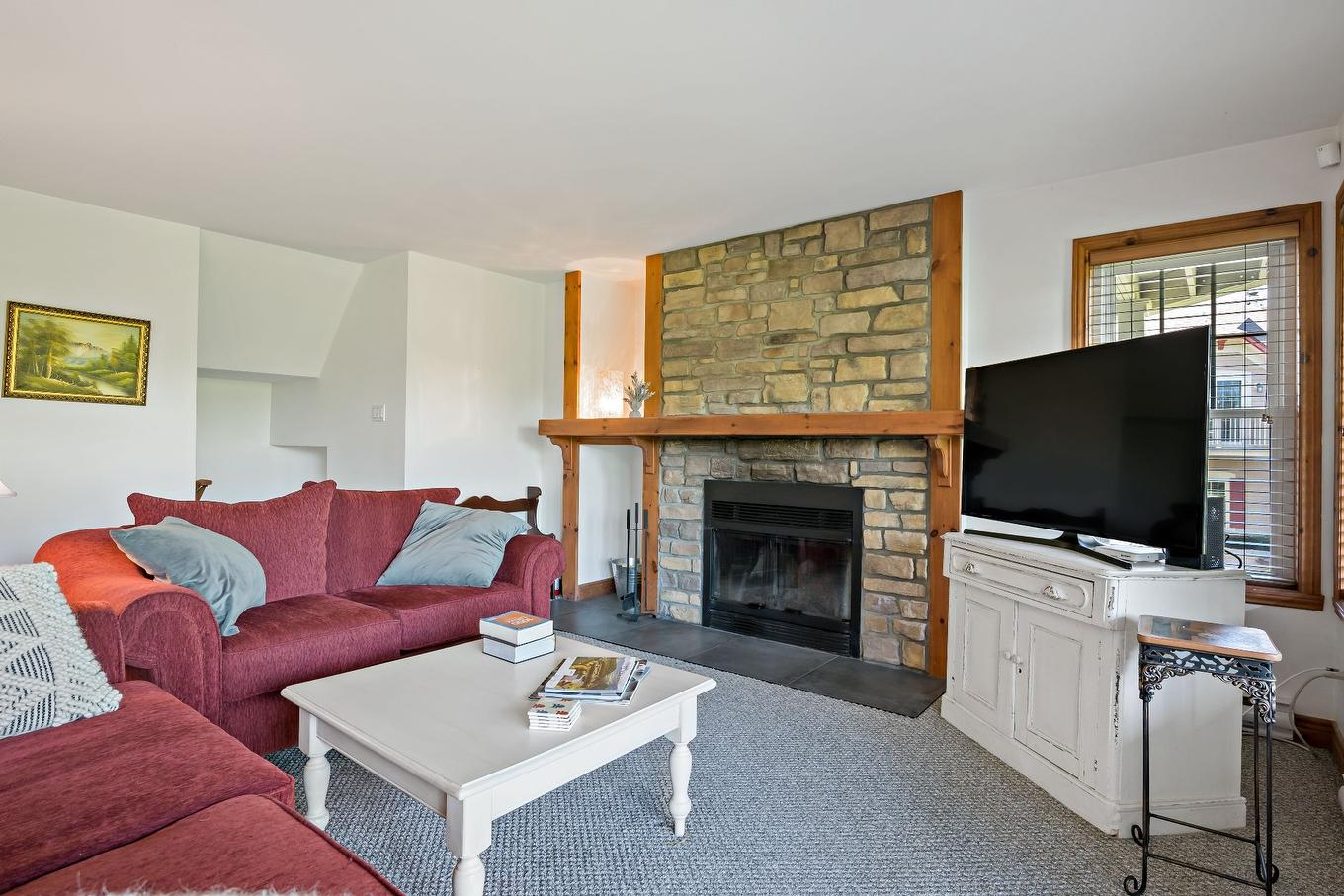 Salon - 1-225 Rue Du Mont-Plaisant, Mont-Tremblant, QC - Indoor Photo Showing Living Room With Fireplace