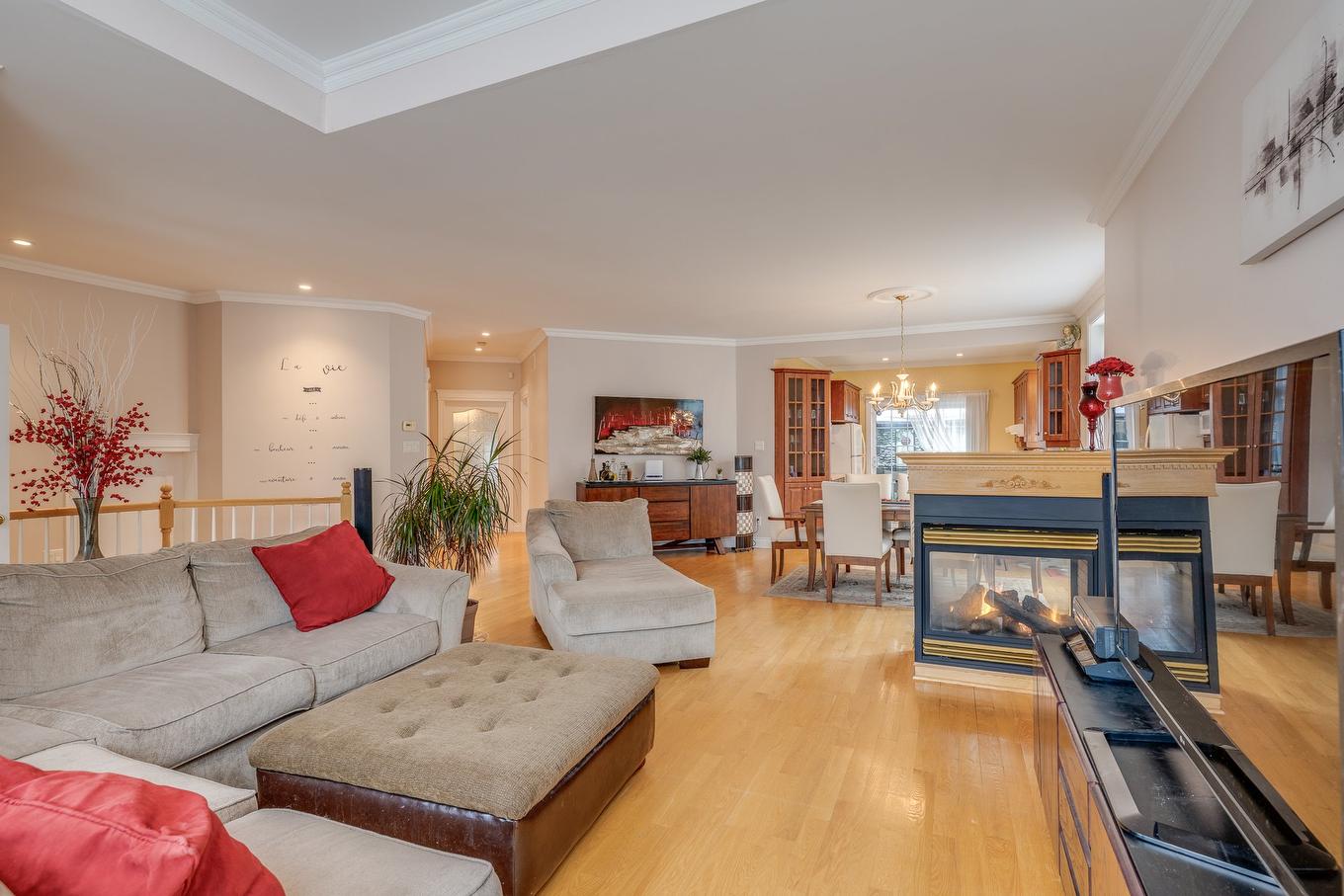 Salon - 2 Rue Des Cortinaires, Blainville, QC - Indoor Photo Showing Living Room With Fireplace
