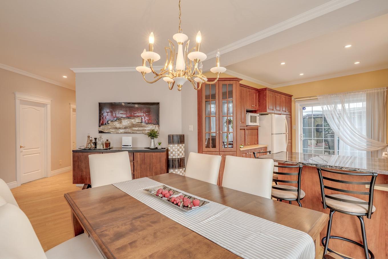 Salle à manger - 2 Rue Des Cortinaires, Blainville, QC - Indoor Photo Showing Dining Room