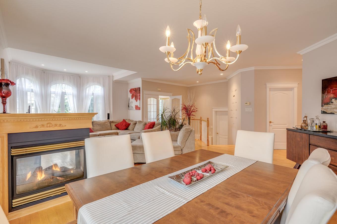 Salle à manger - 2 Rue Des Cortinaires, Blainville, QC - Indoor With Fireplace