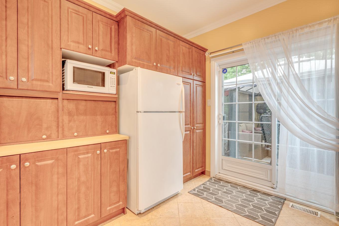 Cuisine - 2 Rue Des Cortinaires, Blainville, QC - Indoor Photo Showing Other Room