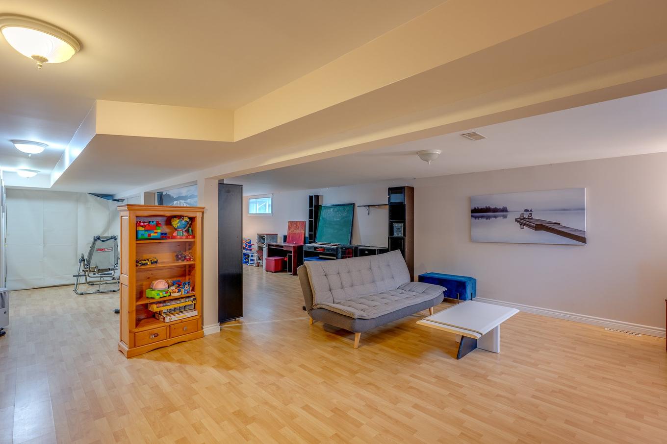 Salle familiale - 2 Rue Des Cortinaires, Blainville, QC - Indoor