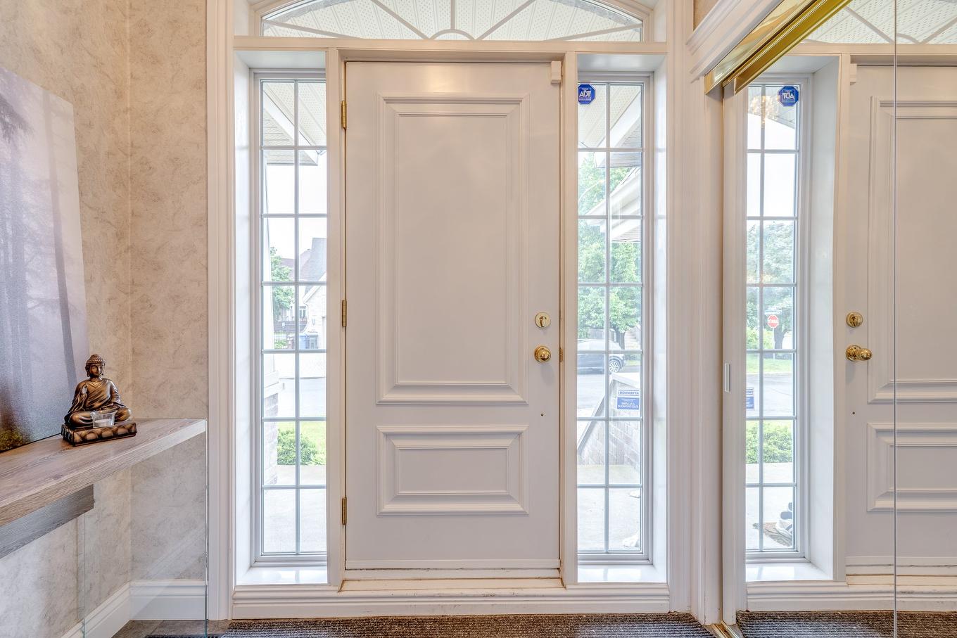 Hall d'entrée/Vestibule - 2 Rue Des Cortinaires, Blainville, QC - Indoor Photo Showing Other Room