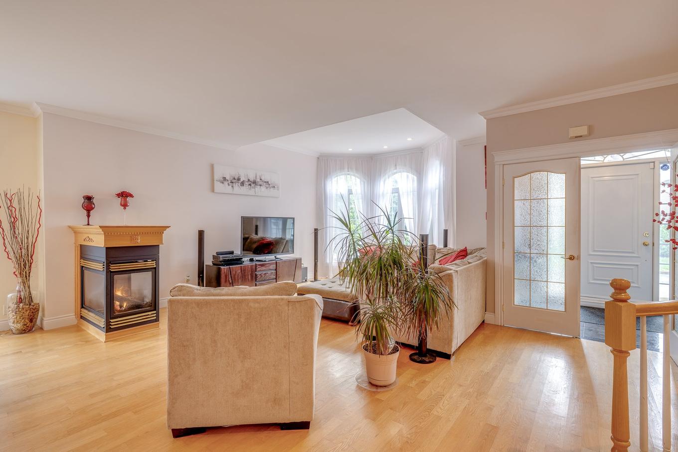 Salon - 2 Rue Des Cortinaires, Blainville, QC - Indoor Photo Showing Living Room With Fireplace