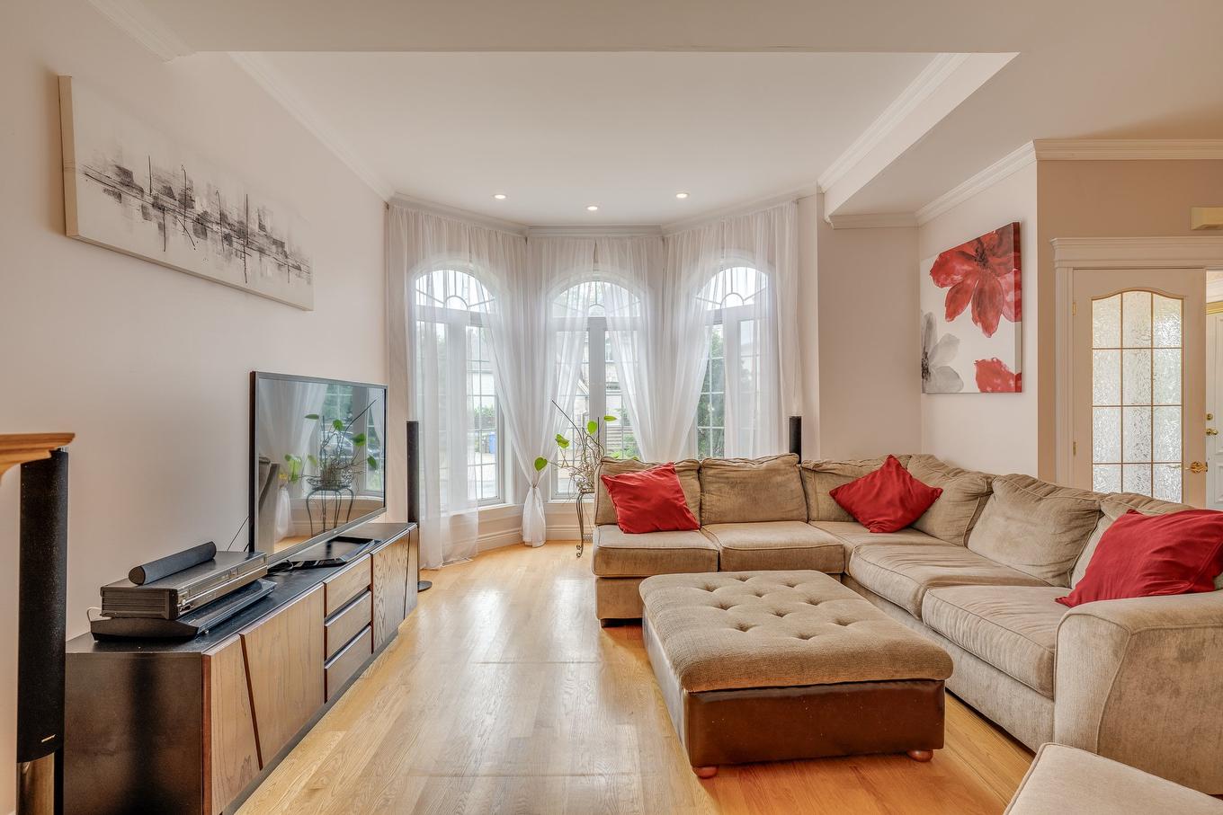 Salon - 2 Rue Des Cortinaires, Blainville, QC - Indoor Photo Showing Living Room