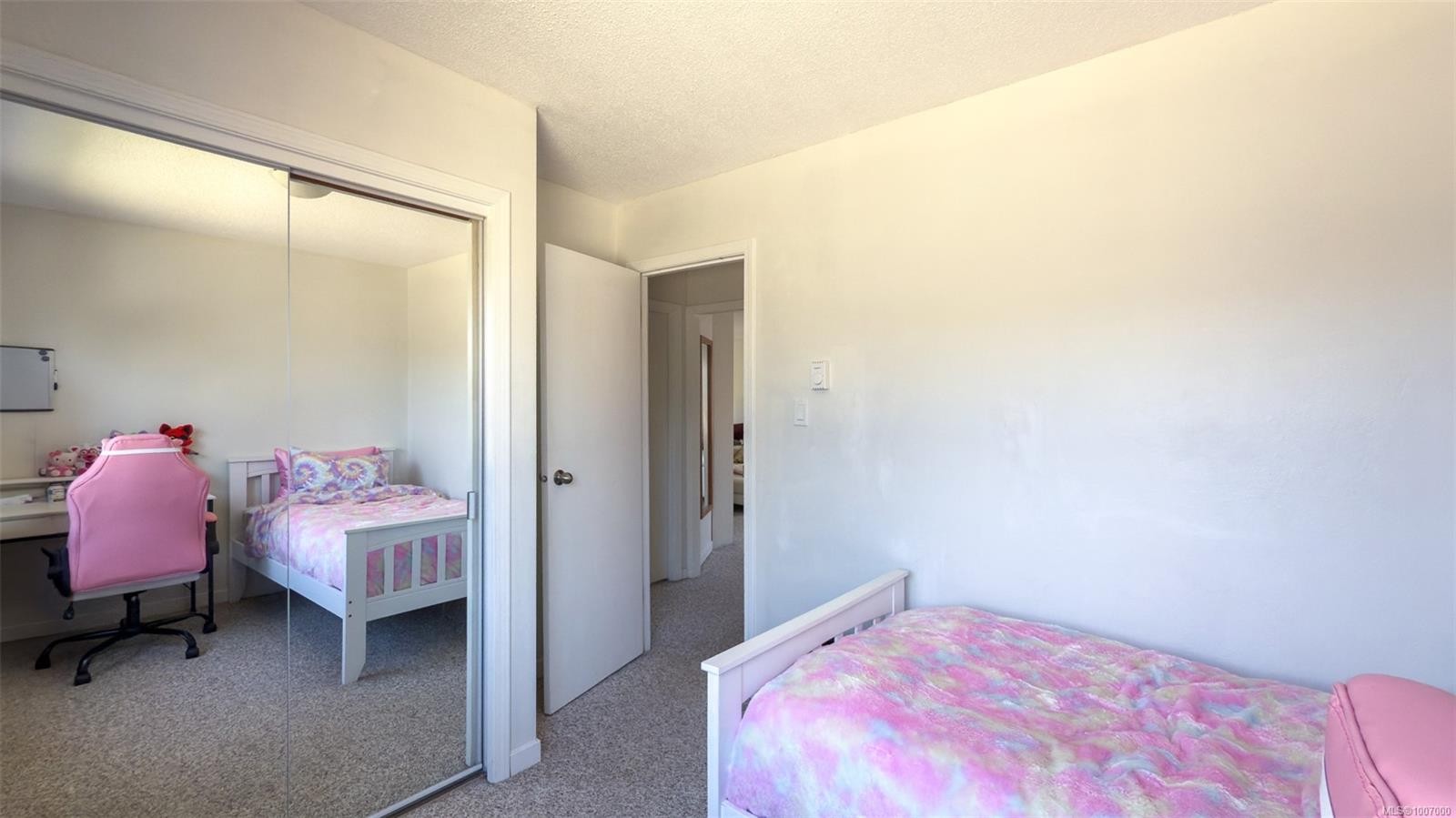 760 Wilson St, Victoria, BC - Indoor Photo Showing Bedroom