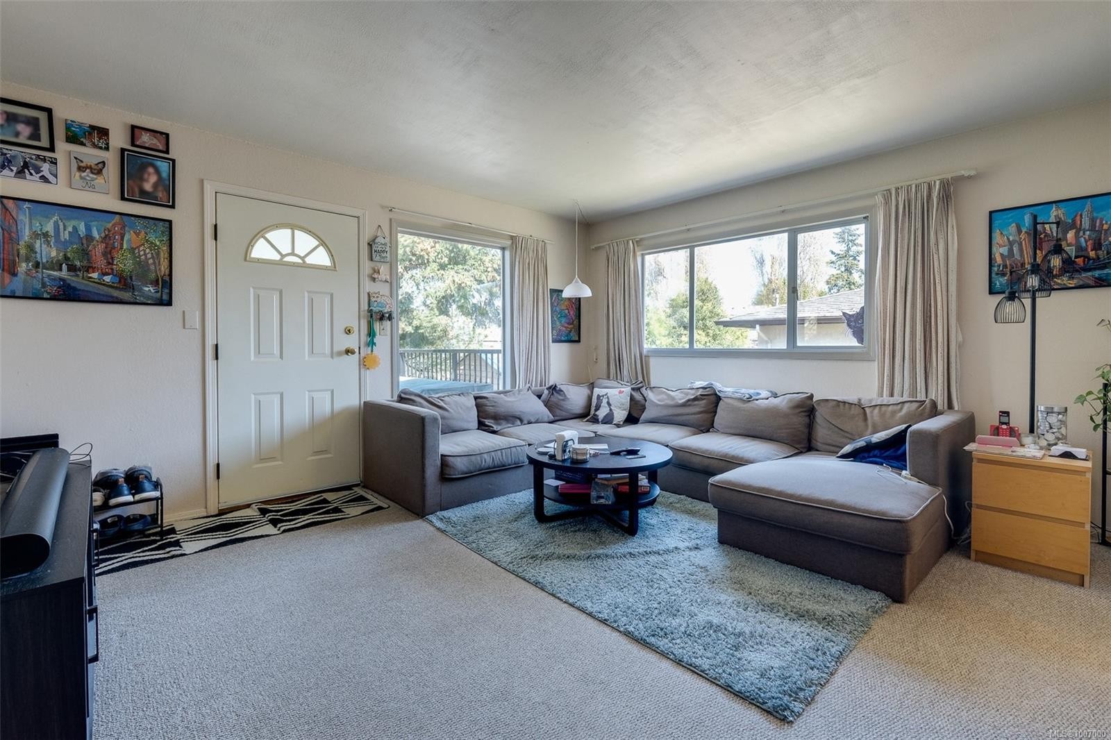 760 Wilson St, Victoria, BC - Indoor Photo Showing Living Room
