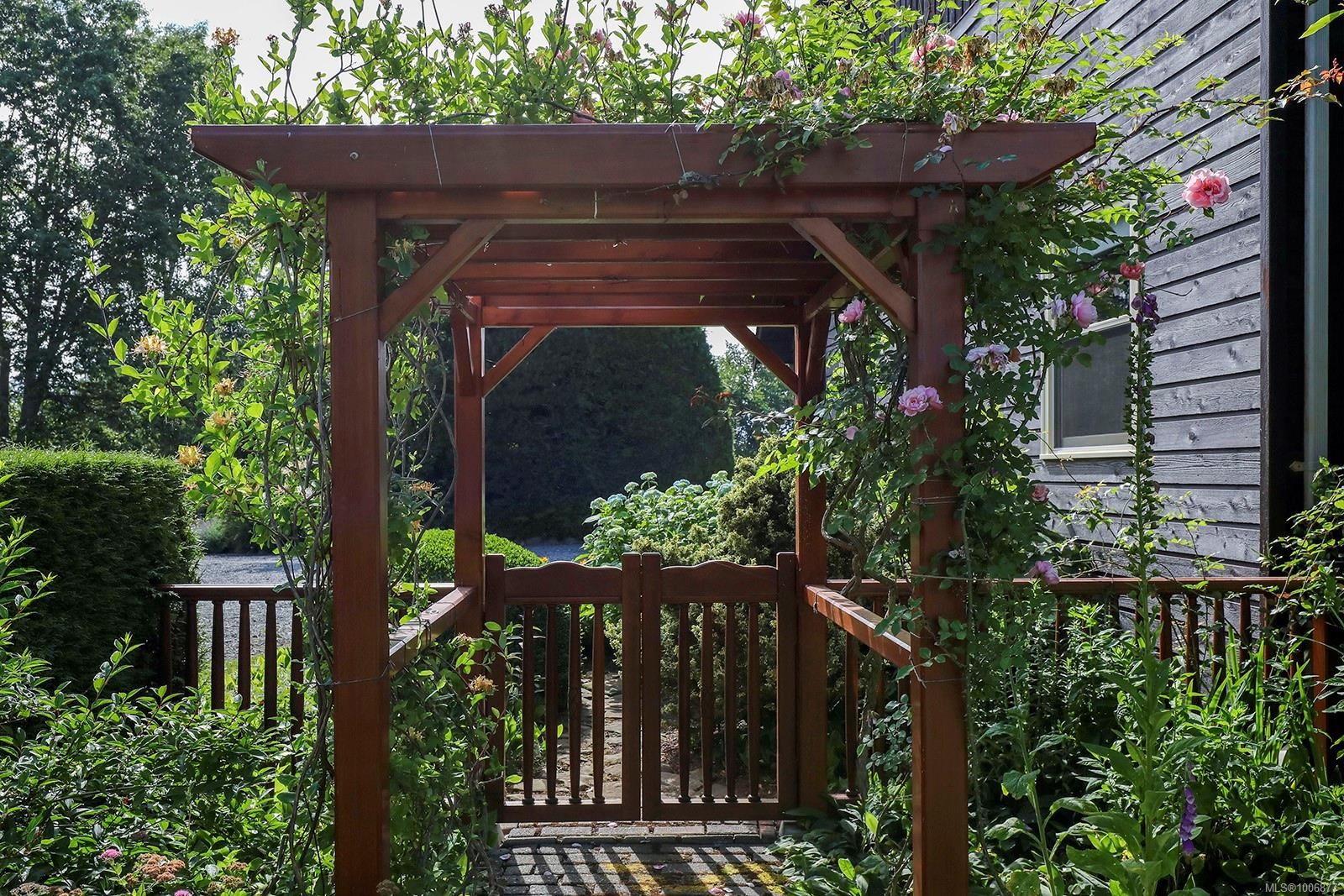 3713 Dove Creek Rd, Courtenay, BC