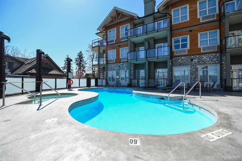 201D-1730 Riverside Lane, Courtenay, BC - Outdoor With In Ground Pool