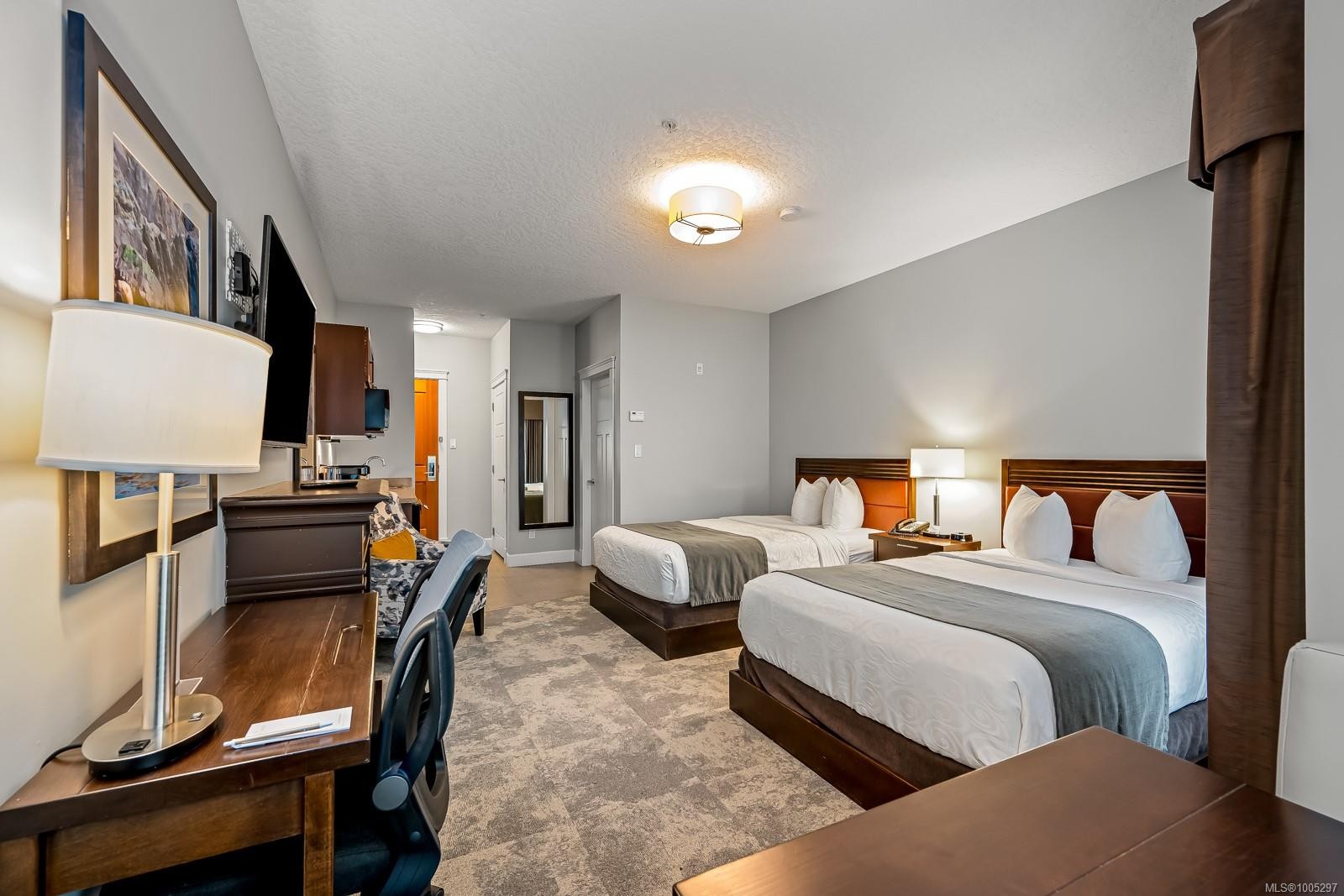 201D-1730 Riverside Lane, Courtenay, BC - Indoor Photo Showing Bedroom
