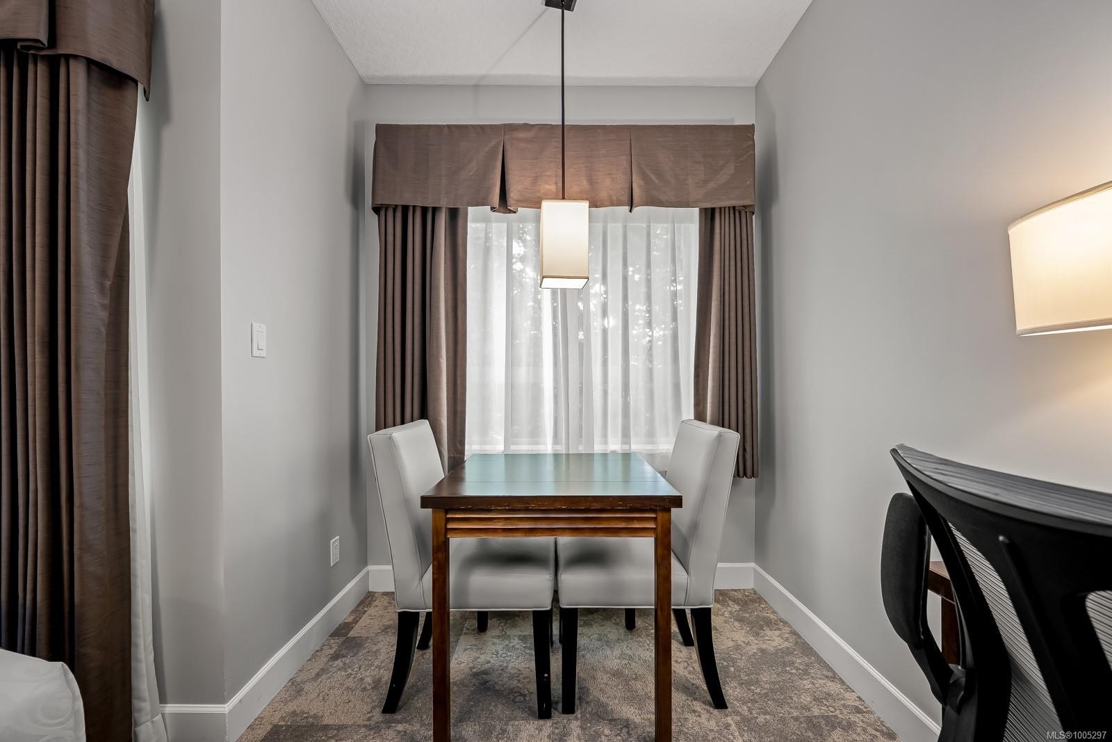 201D-1730 Riverside Lane, Courtenay, BC - Indoor Photo Showing Dining Room